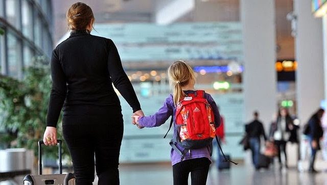 В Украине разрешили вывозить за границу детей без согласия одного из родителей