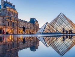 Лувр в Париже закрыли для посетителей из-за коронавируса
