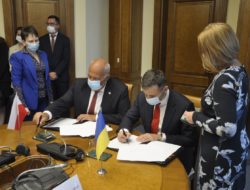 Украина и Польша договорились обмениваться налоговой информацией