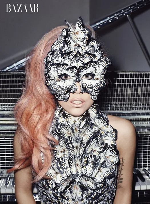 Lady Gaga погружается в свои образы и верит что она не человек