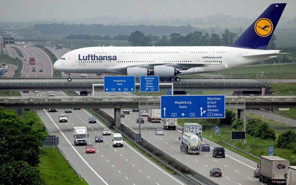 Авиакомпания Lufthansa вернет бесплатные чай и кофе на борту